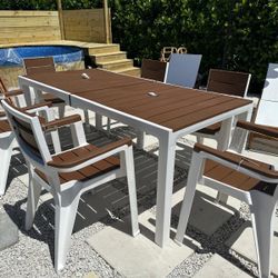 Beautiful Brand New Patio Set – Great Deal!