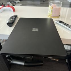 Surface Laptop R7 512gb