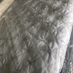 Queen Size Bed Mattress King Koil Intimate Plush Pillow Top Serta Sealy Stearns & Foster Aireloom Kluft Hotel Nectar Purple Premier Casper Tempurpedic