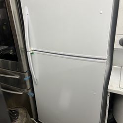 Kenmore Refrigerated Top Freezer “white” 