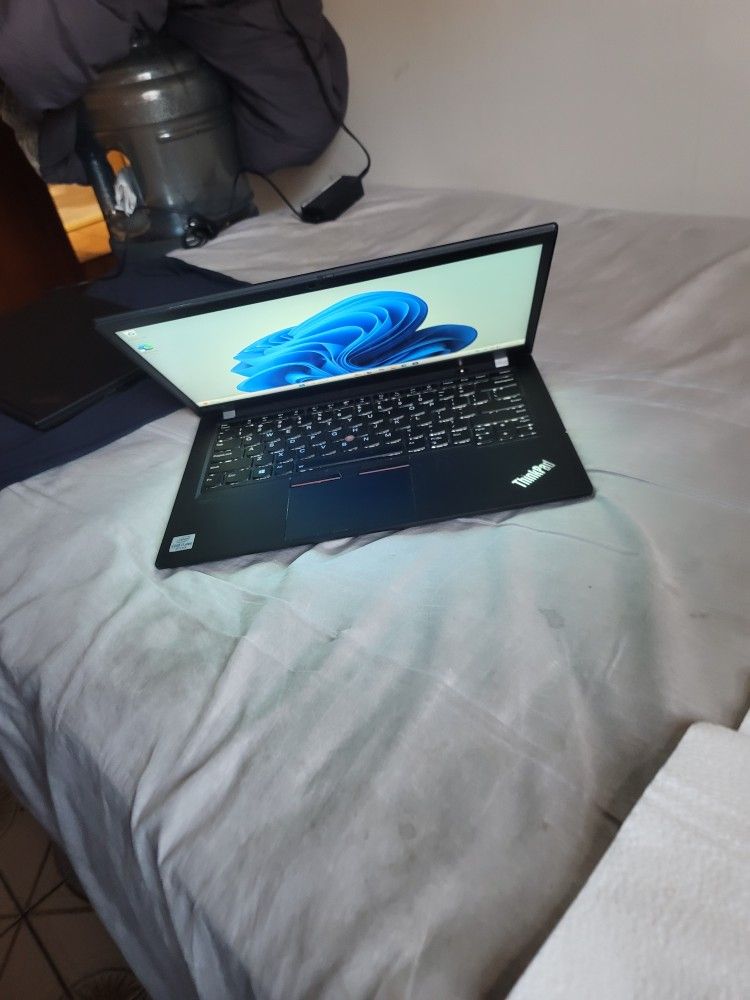 Lenovo Laptop: Core i7. Windows 11 V-24H2, Wi-Fi, Bluetooth. MS-office. M.2 Drive, WebCam.