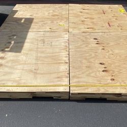 Heavy Duty Wood Pallets With Plywood On Top $22 Each