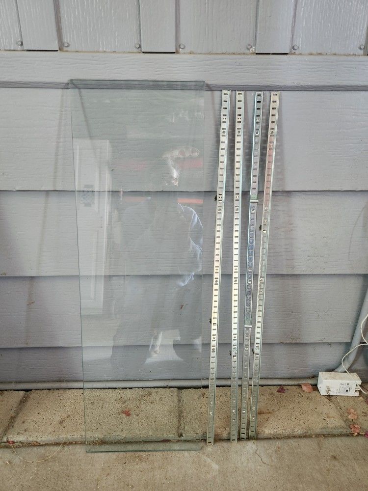 6 GLASS SHEVES WITH MOUNTING TRACKS