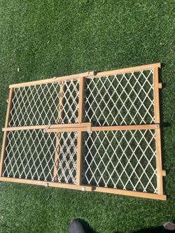 Dog adjustable gate.