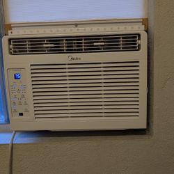 Air Conditioner - Window Unit / Small
