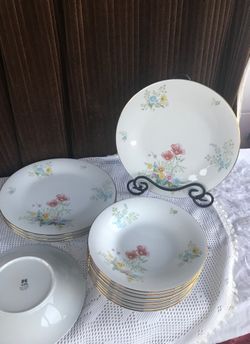 Lilling fine china plates