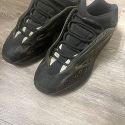 adidas Yeezy 700 V3  Clay Brown