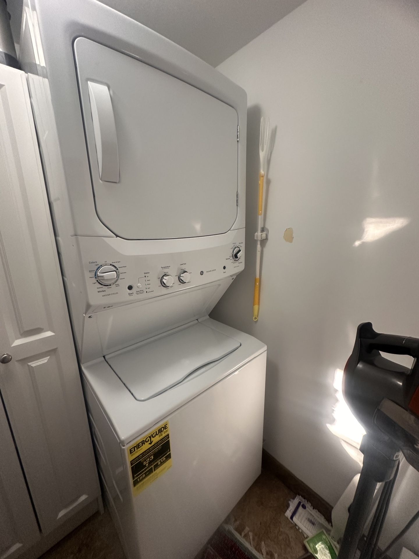 GE UNITIZED SPACEMAKER® WASHER AND DRYER TOWER COMBO