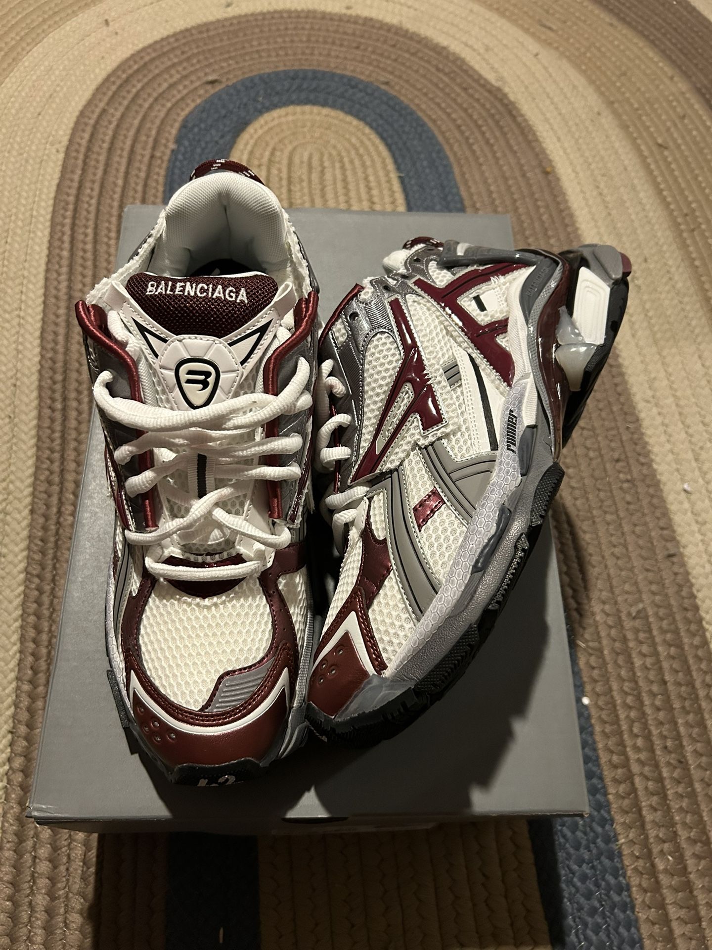 Balenciaga Runners Mens Size 9/42 190$