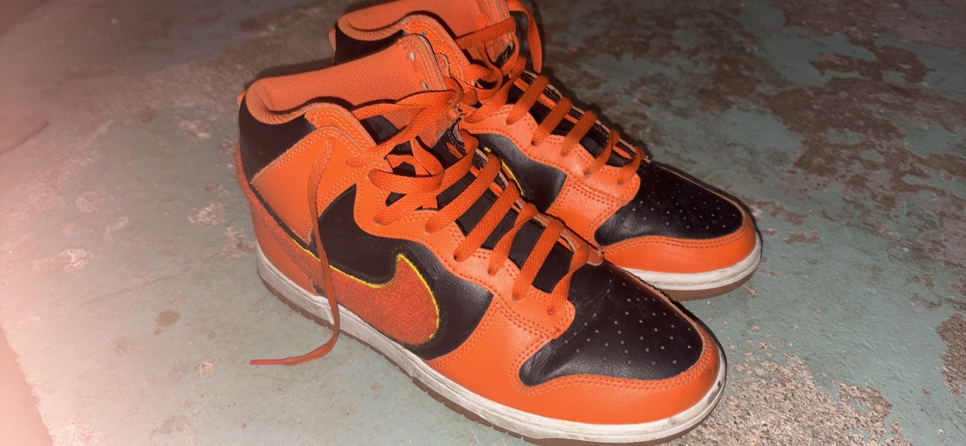 Orange carpet dunks