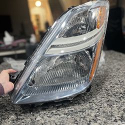 2008 Prius Headlight Assembly- Driver Side - Halogen 