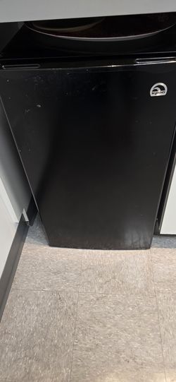 Igloo Mini Fridge and Freezer