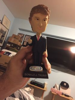 TRUMP BOOBLE HEAD