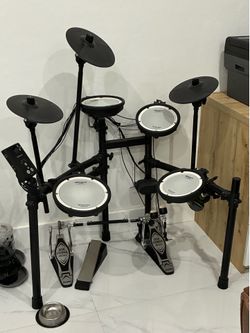Roland TD-1 electronic drum set