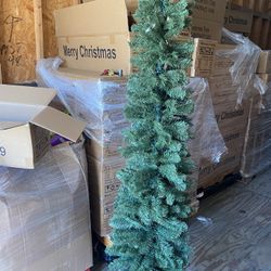 Christmas Tree 7’ Pencil Style No Lights 