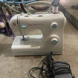 Singer Sewing Machine 