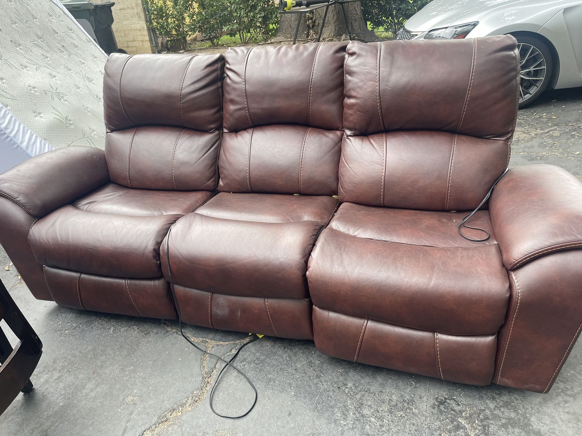 Reclyning Couch , Husky Adjustable Work Bench , 4 Chair Dinning Table