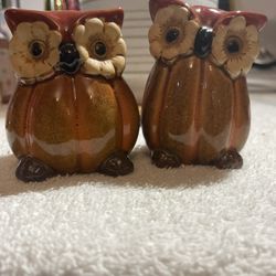 Vintage Ceramic 3” OWL Salt & Pepper Set .