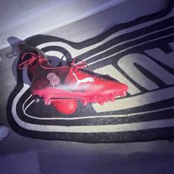 Selling Soccer Cleats : Used Once Size 9