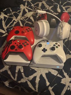 Xbox One S Bundle – 3 Controllers + Headset + Cables