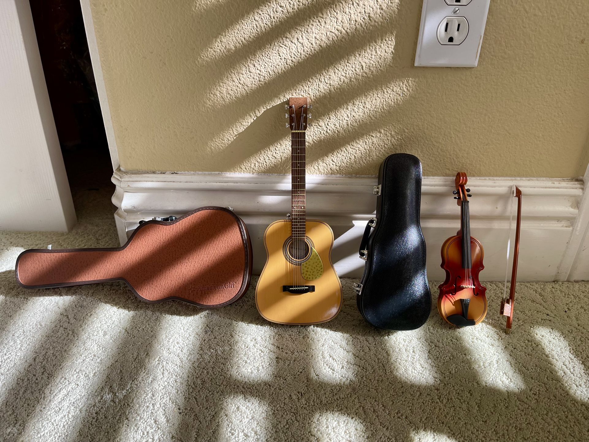 American Girl Doll Mini Guitar, Mini Violin Bundle Excellent Condition ( READ )