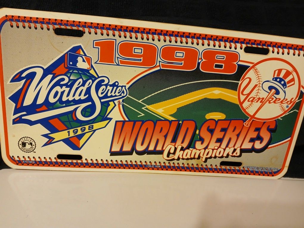New York Yankees Vintage 1998 World Series Plastic License Plate.