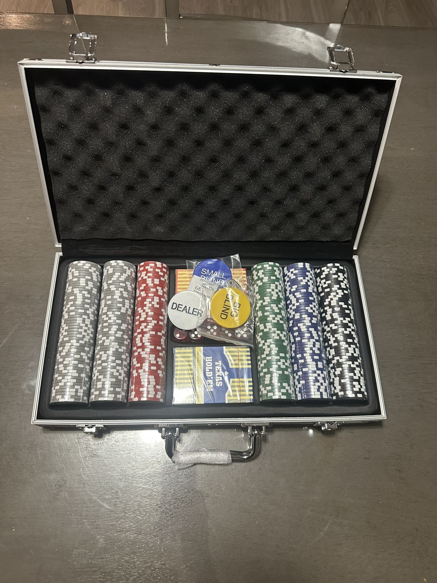 Full Poker Set (BRAND NEW)