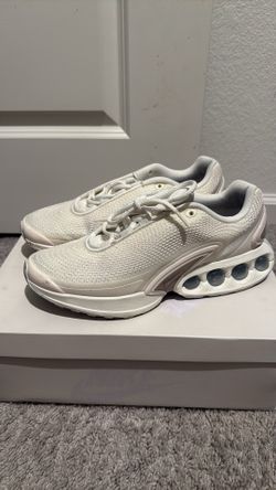 Woman’s Nike air max
