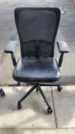 Haworth Zody Office Desk Gaming Chairs