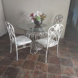 Glass Table ..four Chair Metal