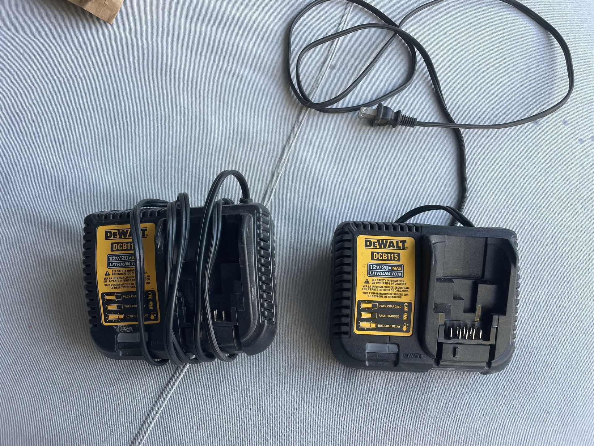 NEW dewalt Battery Charger