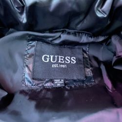 Guess puffer jacket XL
