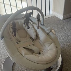 Nuna LEAF Baby Bouncer / Rocker - Cream with Toy Bar