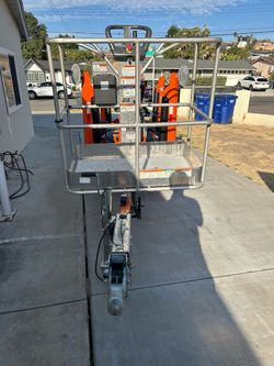 35 Ft boom lift