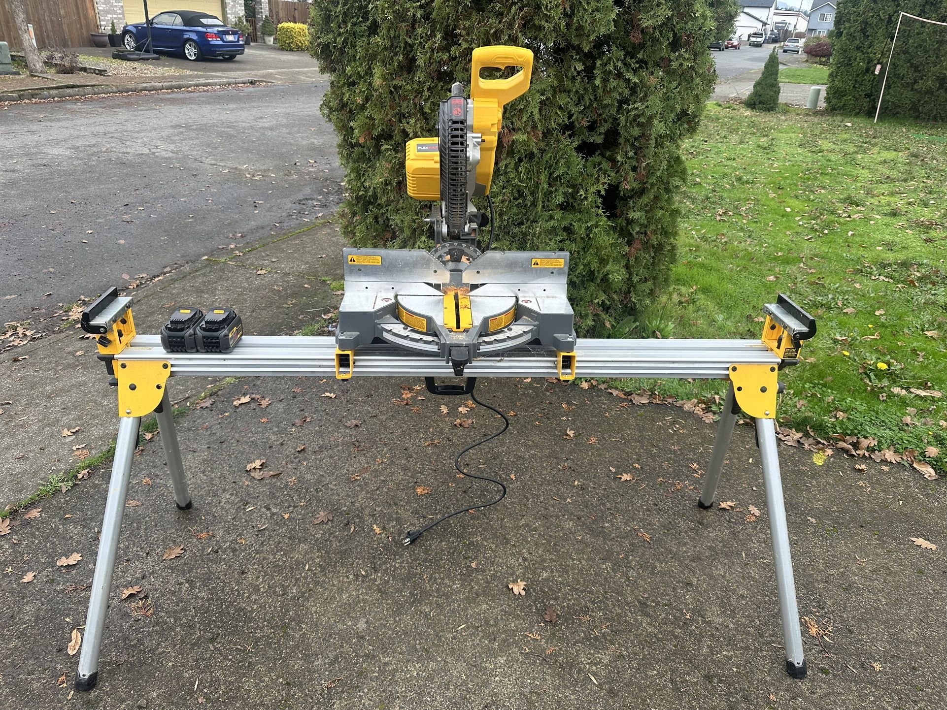 Dewalt DHS 716 Cordless/corded Miter Saw With DWX Miter Saw Stand