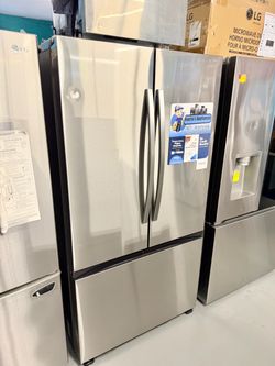 Samsung Refrigerator 32 cu. Ft. French Door with Dual Ice Maker