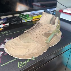 Air Huarache Premium Metallic Gold Coin *READ DESCRIPTION *