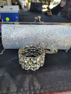 Nice Small Purse W Accesories 10$