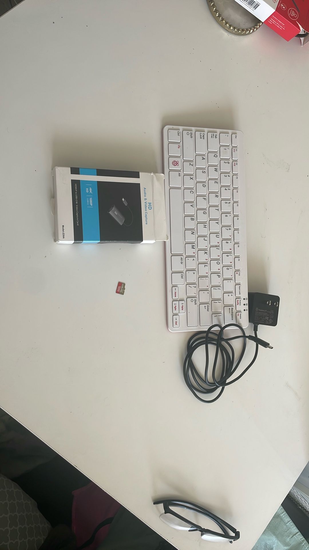 Raspberry Pi 400 with Mini SD Card and Video Capture Card