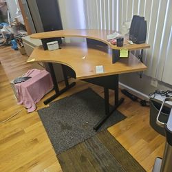 Computer desk 