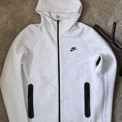 Size small Nike men’s Nike Tech Fleece Full-Zip wind runner Hoodie worn twice!