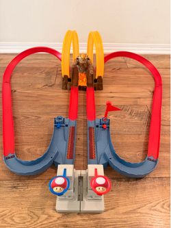 Hot Wheels Mario Kart Bowser’s Castle Chaos Track Set
