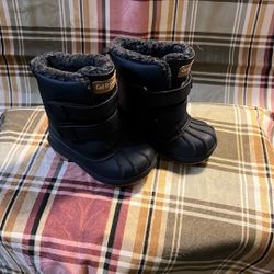 Snow Boots  Size/ 6 Toddler