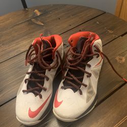 Nike LeBron 10 Basketball Men’s Basketball Shoes size 4.5