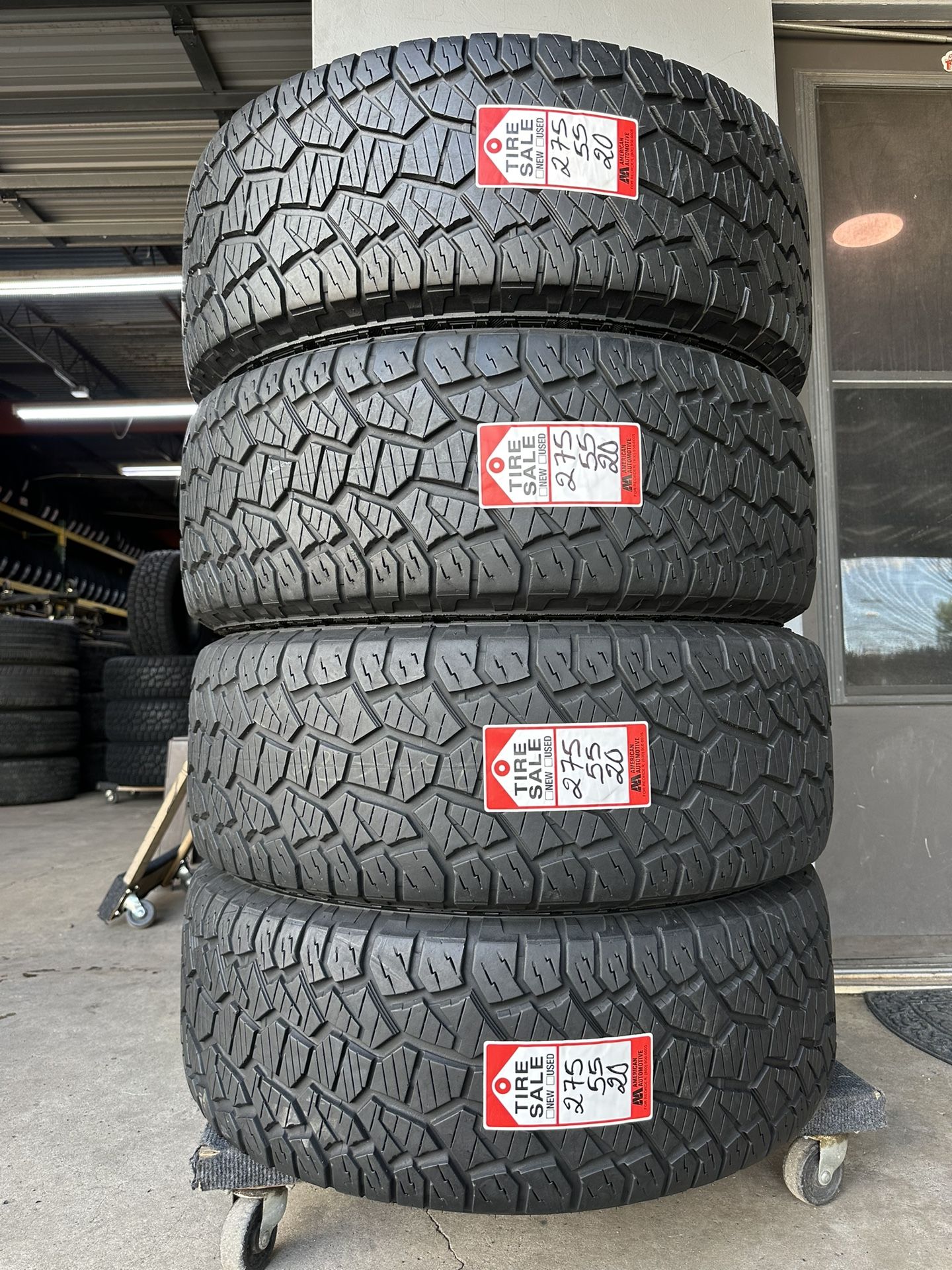 Set 275/55/20 Pathfinder Like New. 