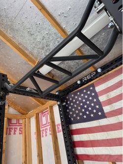 Pull up bar attachment