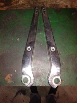 Rear strut covers off 2007 harley dyna fxd
