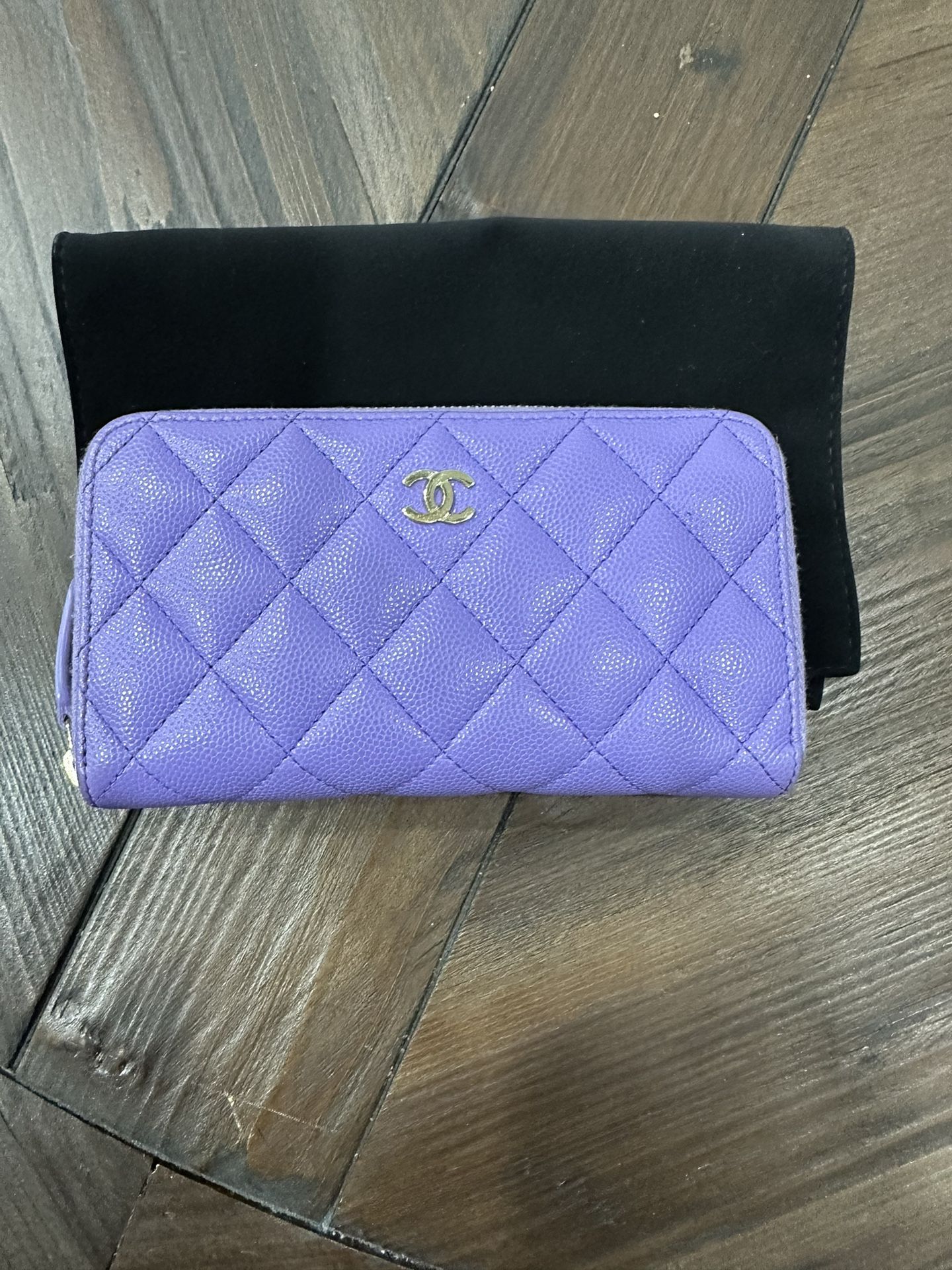 Chanel Wallet On Chain. White With Gold Hardware for Sale in Atlanta, GA -  OfferUp
