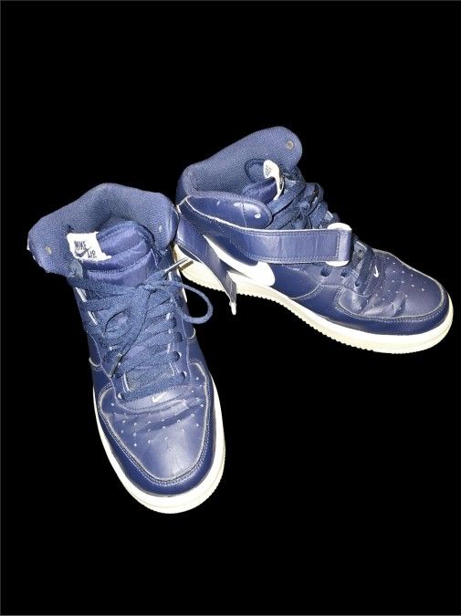 NIKE- Air Mens Basketball Shoes US 9.5*** LOCAL PICK-UP OR CAN SHIP