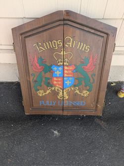 1977  kings arms dart board cabinet with dartboard